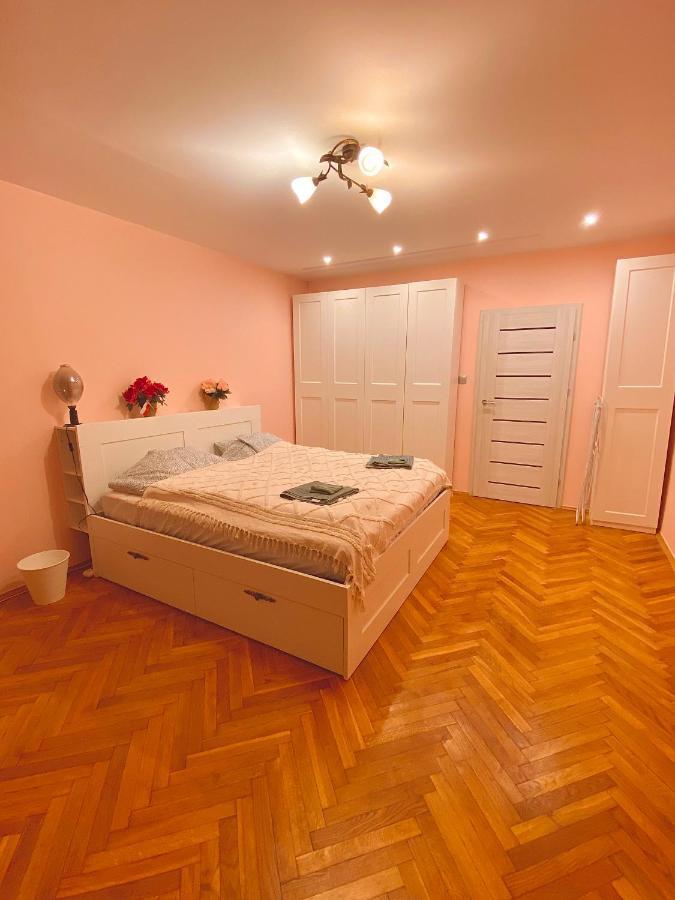 Entire Apartment In A Super Location - Cheap Monthly Rate Krasków Eksteriør bilde